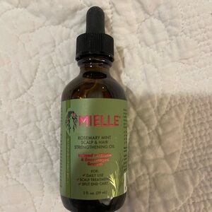 Mielle Organics Rosemary Mint Scalp & Hair Strengthening Oil
